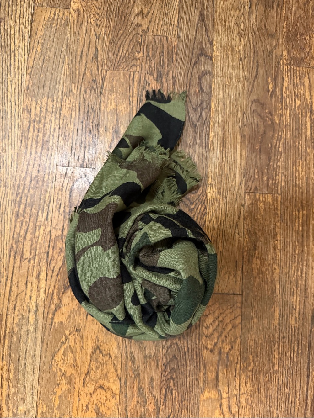 Unisex Camouflage Scarf - Green Camo Fashion Accessory